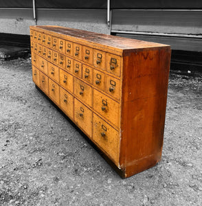 LARGE ANTIQUE 20th CENTURY ENGLISH OAK BANK OF 36 DRAWERS, c1920