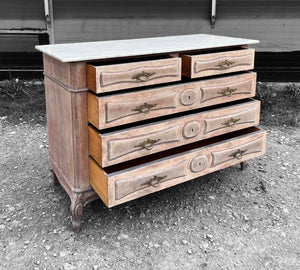 ANTIQUE 19th CENTURY FRENCH ORNATE LIMED OAK & MARBLE TOPPED CHEST OF DRAWERS, c1900