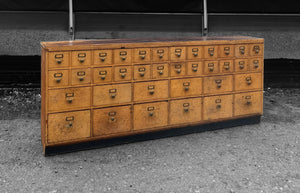 LARGE ANTIQUE 20th CENTURY ENGLISH OAK BANK OF 36 DRAWERS, c1920