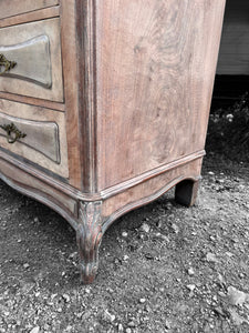 ANTIQUE 19th CENTURY FRENCH ORNATE LIMED OAK & MARBLE TOPPED CHEST OF DRAWERS, c1900