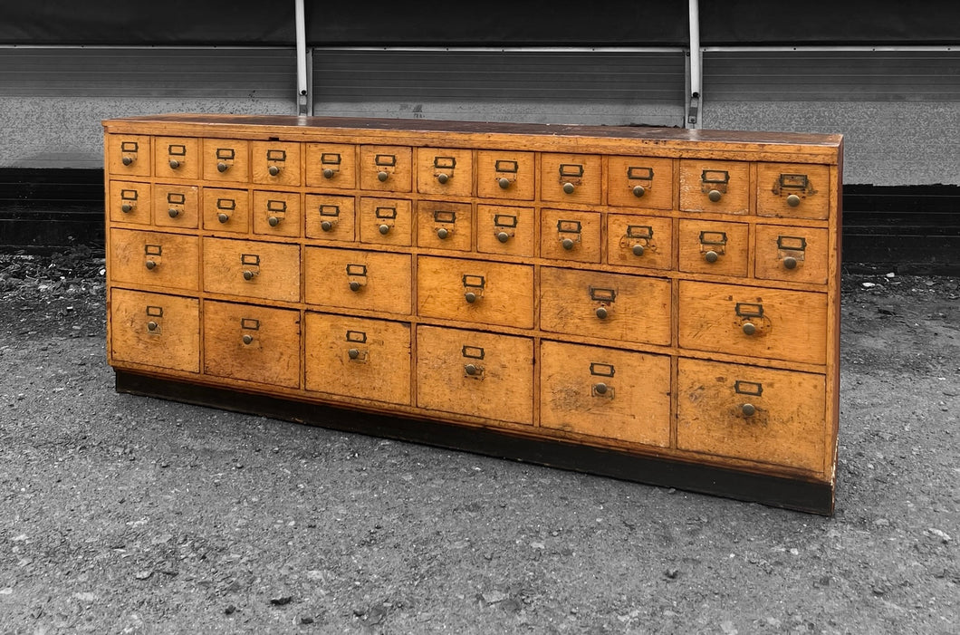 LARGE ANTIQUE 20th CENTURY ENGLISH OAK BANK OF 36 DRAWERS, c1920