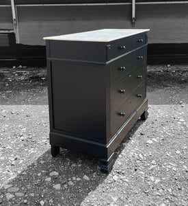 ANTIQUE 19th CENTURY FRENCH BLACK PAINTED & MARBLE TOPPED CHEST OF DRAWERS, c1900