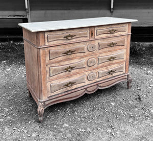 ANTIQUE 19th CENTURY FRENCH ORNATE LIMED OAK & MARBLE TOPPED CHEST OF DRAWERS, c1900