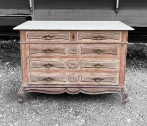 ANTIQUE 19th CENTURY FRENCH ORNATE LIMED OAK & MARBLE TOPPED CHEST OF DRAWERS, c1900