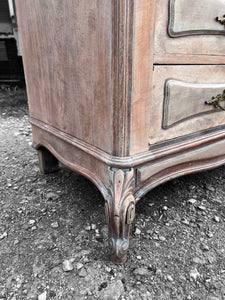 ANTIQUE 19th CENTURY FRENCH ORNATE LIMED OAK & MARBLE TOPPED CHEST OF DRAWERS, c1900