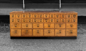 LARGE ANTIQUE 20th CENTURY ENGLISH OAK BANK OF 36 DRAWERS, c1920