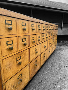 LARGE ANTIQUE 20th CENTURY ENGLISH OAK BANK OF 36 DRAWERS, c1920