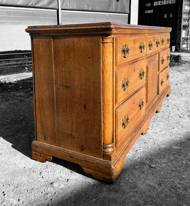 ANTIQUE 19th CENTURY GEORGIAN ENGLISH COUNTRY OAK DRESSER BASE, c1830