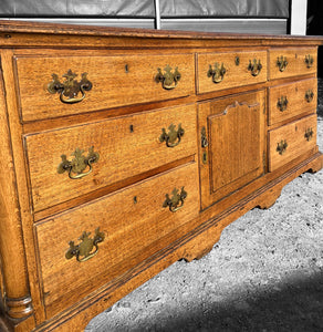 ANTIQUE 19th CENTURY GEORGIAN ENGLISH COUNTRY OAK DRESSER BASE, c1830