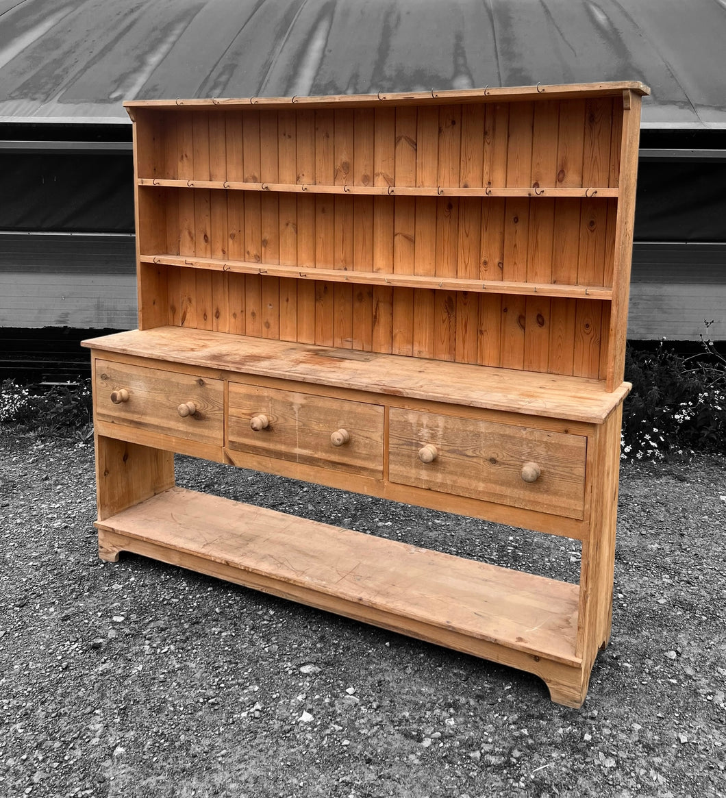 LARGE ANTIQUE 20th CENTURY ENGLISH FARMHOUSE PINE DRESSER, c1920