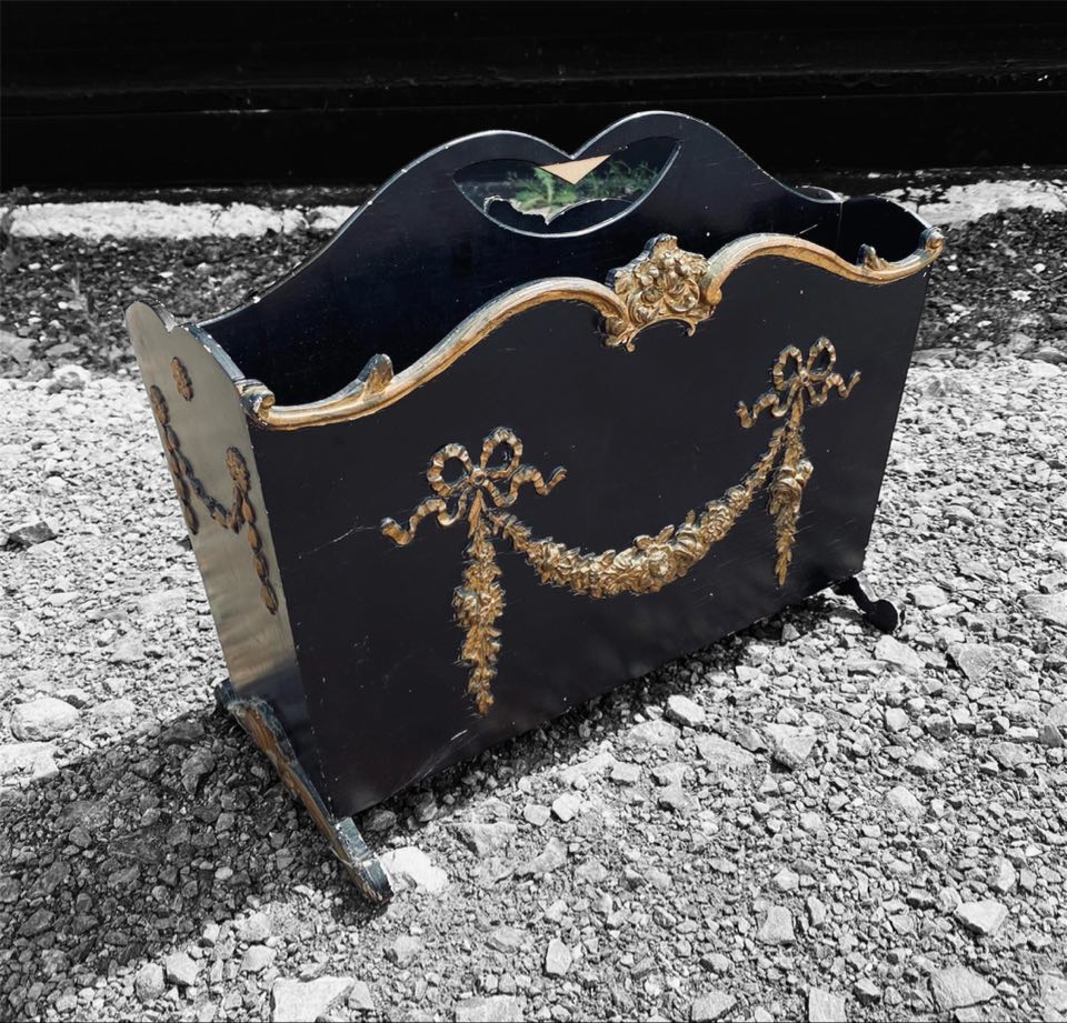 ANTIQUE 20TH CENTURY FRENCH BLACK & GOLD DECORATIVE MAGAZINE RACK, C1920