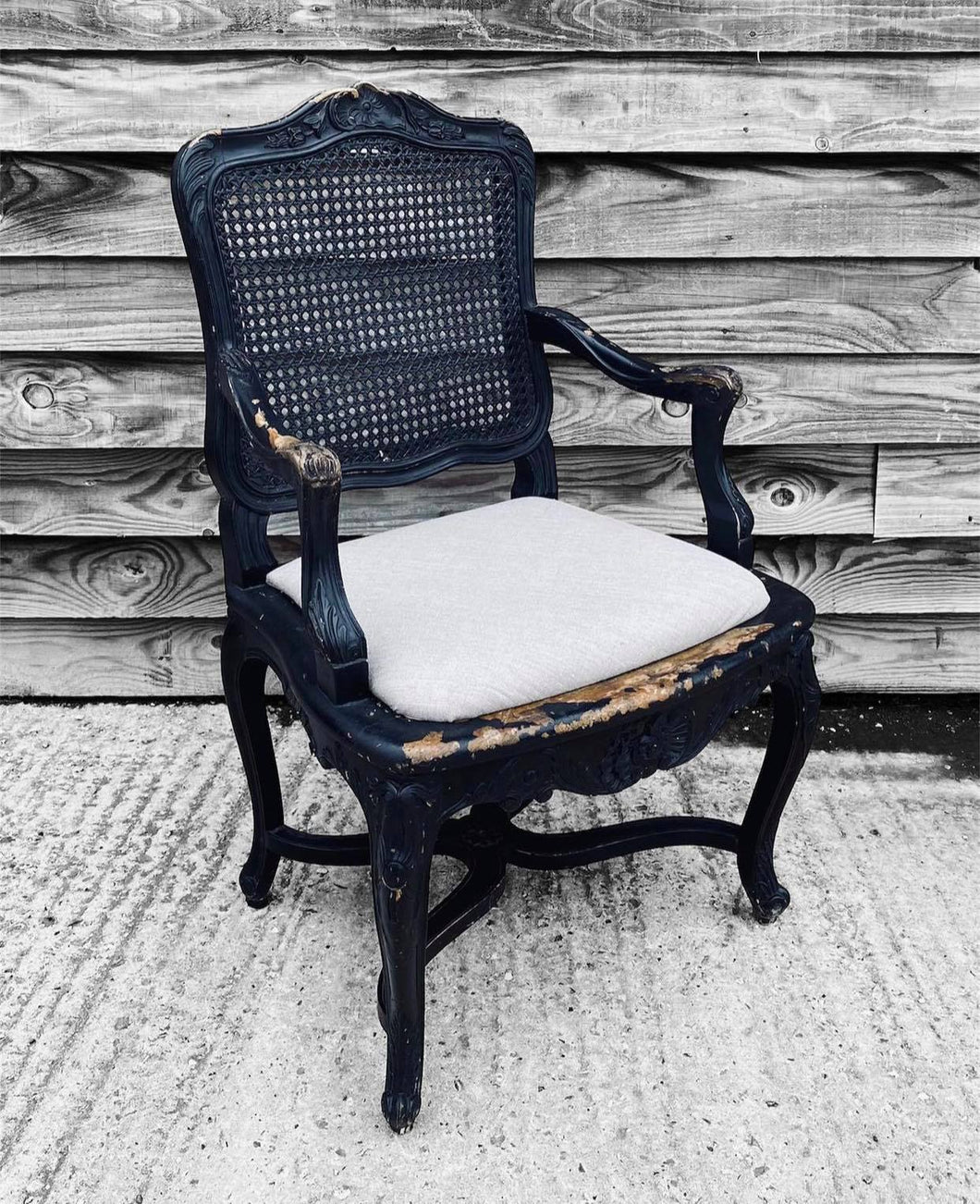 ANTIQUE 20TH CENTURY FRENCH CAQNED & UPHOLSTERED CARVER CHAIR, C1920