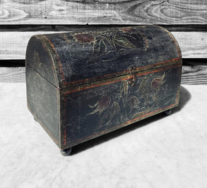 ANTIQUE 19TH CENTURY FRENCH ORIGINAL HAND PAINTED NORMANDY DOME BOX, C1860