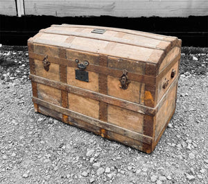 ANTIQUE 19TH CENTURY WEATHERED CAPTAINS TRUNK / BLANKET CHEST, C1900