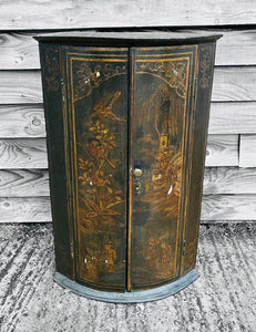 ANTIQUE 19TH CENTURY BLACK LACQUERED CHINOISERIE CORNER CUPBOARD, C1900