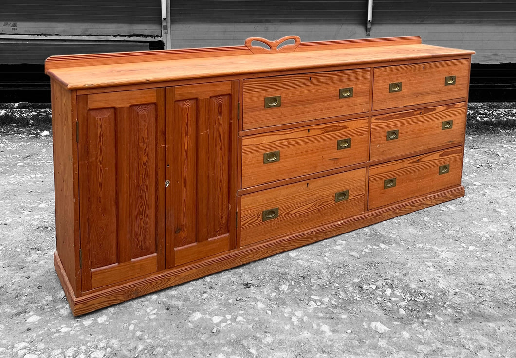 LARGE ANTIQUE 19th CENTURY ENGLISH PITCH PINE SIDEBOARD, c1900