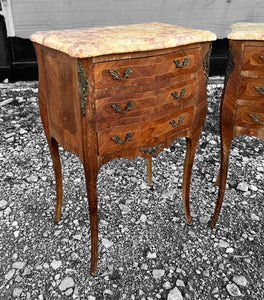 ANTIQUE 20th CENTURY FRENCH ORNATE PAIR OF MARBLE TOPPED BEDSIDE TABLES, c1920