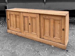 ANTIQUE 19th CENTURY ENGLISH PINE SLIDING DOOR SIDEBOARD DRESSER BASE, c1900