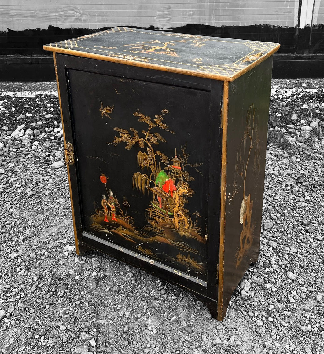 ANTIQUE 20TH CENTURY ORIENTAL EMBOSSED CHINOISERIE CUPBOARD, C1920