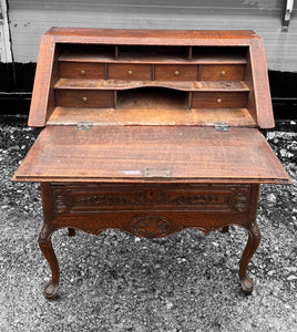 ANTIQUE 20th CENTURY FRENCH ORNATE OAK BUREAU, c1920