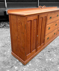 LARGE ANTIQUE 19th CENTURY ENGLISH PITCH PINE SIDEBOARD, c1900