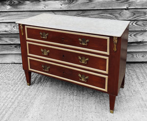 ANTIQUE 19TH CENTURY FRENCH MAHOGANY MARBLE TOPPED CHEST OF DRAWERS, c1900