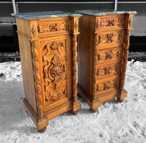 ANTIQUE 19TH CENTURY FRENCH PAIR OF ORNATE CARVED OAK & MARBLE TOPPED BEDSIDE TABLES, c1900