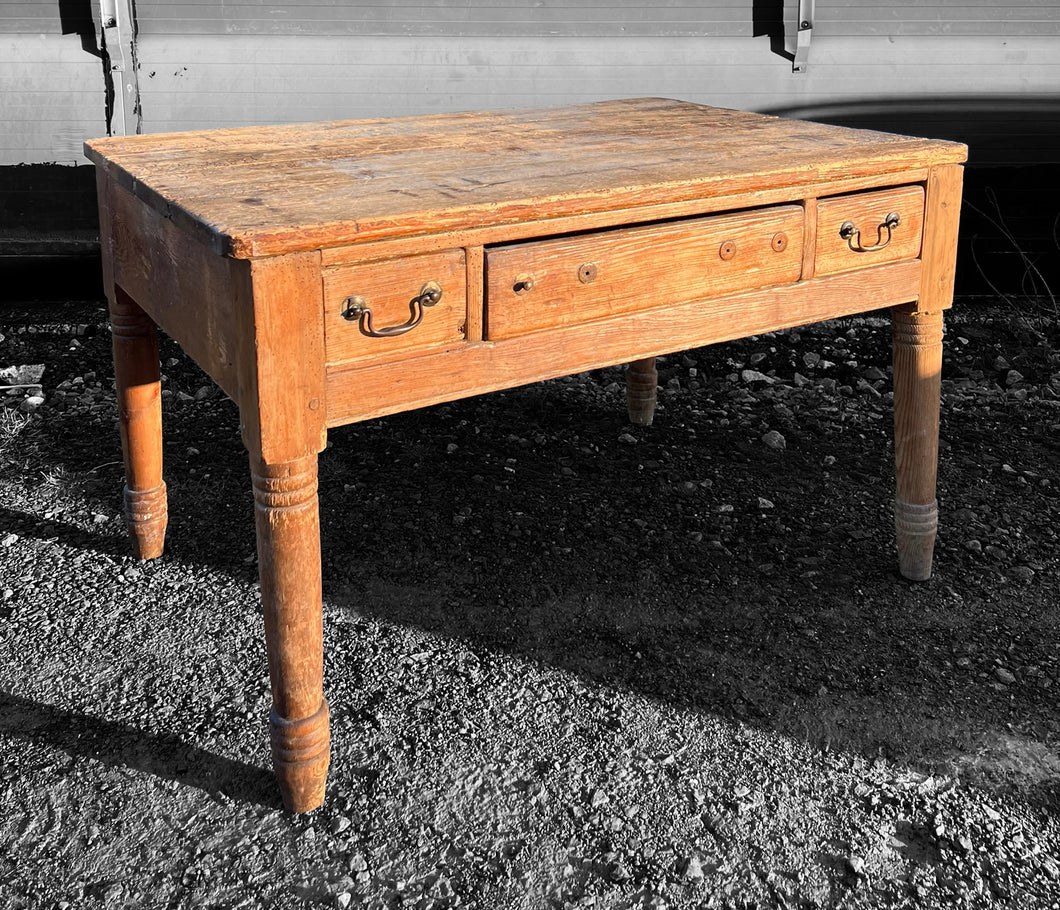 ANTIQUE 19TH CENTURY ENGLISH FARMHOUSE RUSTIC PINE DINING TABLE, c1900