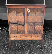 Load image into Gallery viewer, ANTIQUE 19TH CENTURY MAHOGANY GEORGIAN STYLE DISPLAY CABINET, C1900
