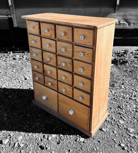 ANTIQUE 19TH CENTURY ENGLISH RUSTIC PINE BANK OF DRAWERS, C1900