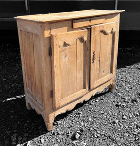 ANTIQUE 19TH CENTURY FRENCH RUSTIC OAK BUFFET CUPBOARD, C1880