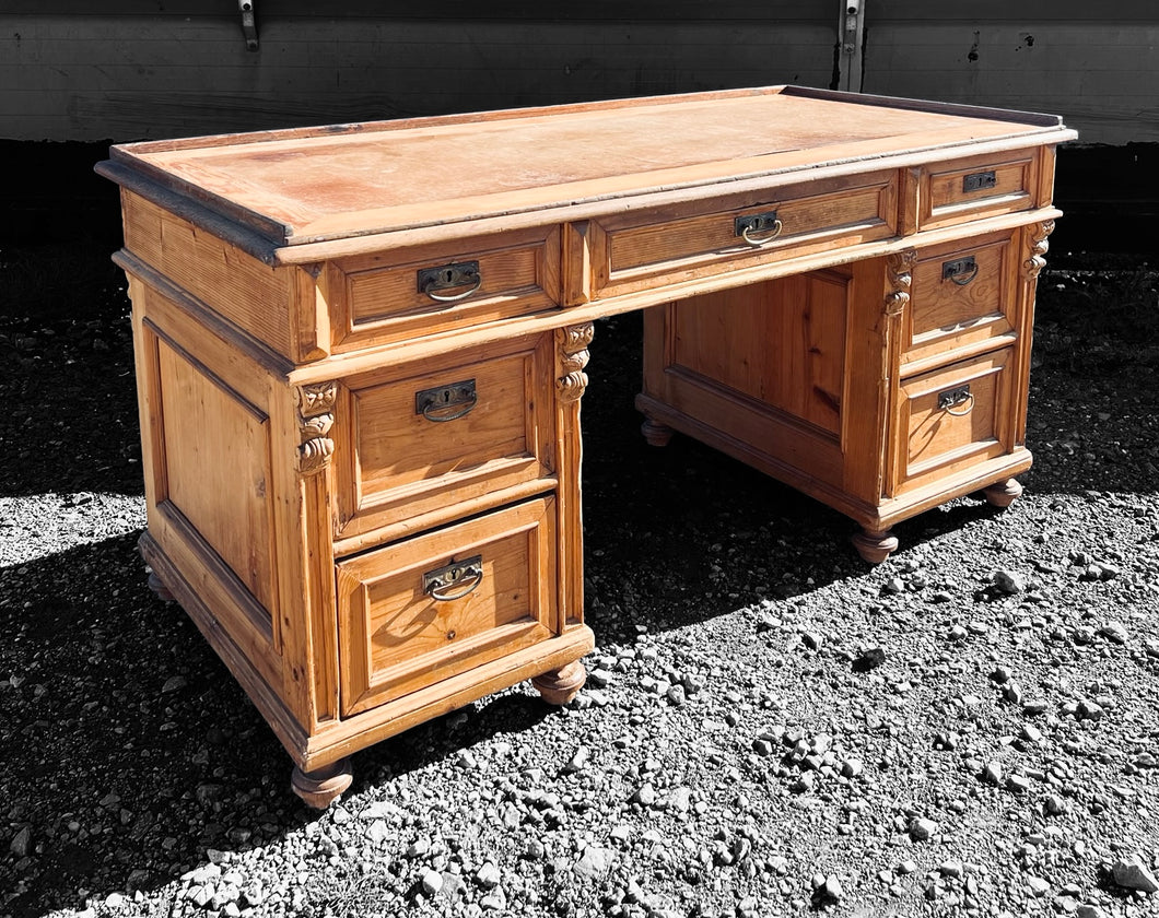 LARGE ANTIQUE 19TH CENTURY FRENCH ORNATE RUSTIC PINE & LEATHER TOPPED DESK, C1900