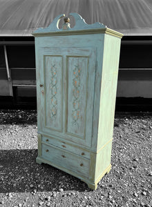 ANTIQUE 19TH CENTURY FRENCH ORNATE HAND PAINTED WARDROBE, C1900