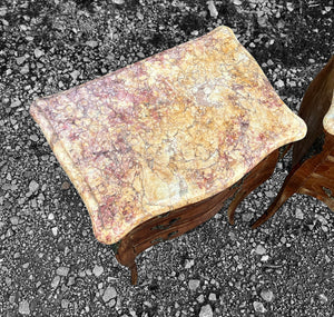 ANTIQUE 20th CENTURY FRENCH ORNATE PAIR OF MARBLE TOPPED BEDSIDE TABLES, c1920