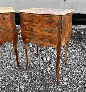 ANTIQUE 20th CENTURY FRENCH ORNATE PAIR OF MARBLE TOPPED BEDSIDE TABLES, c1920