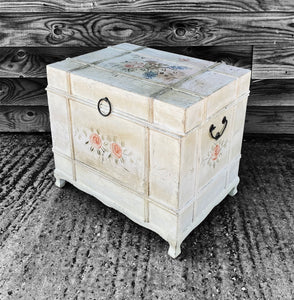 20TH CENTURY FRENCH FLORAL STORAGE BOX