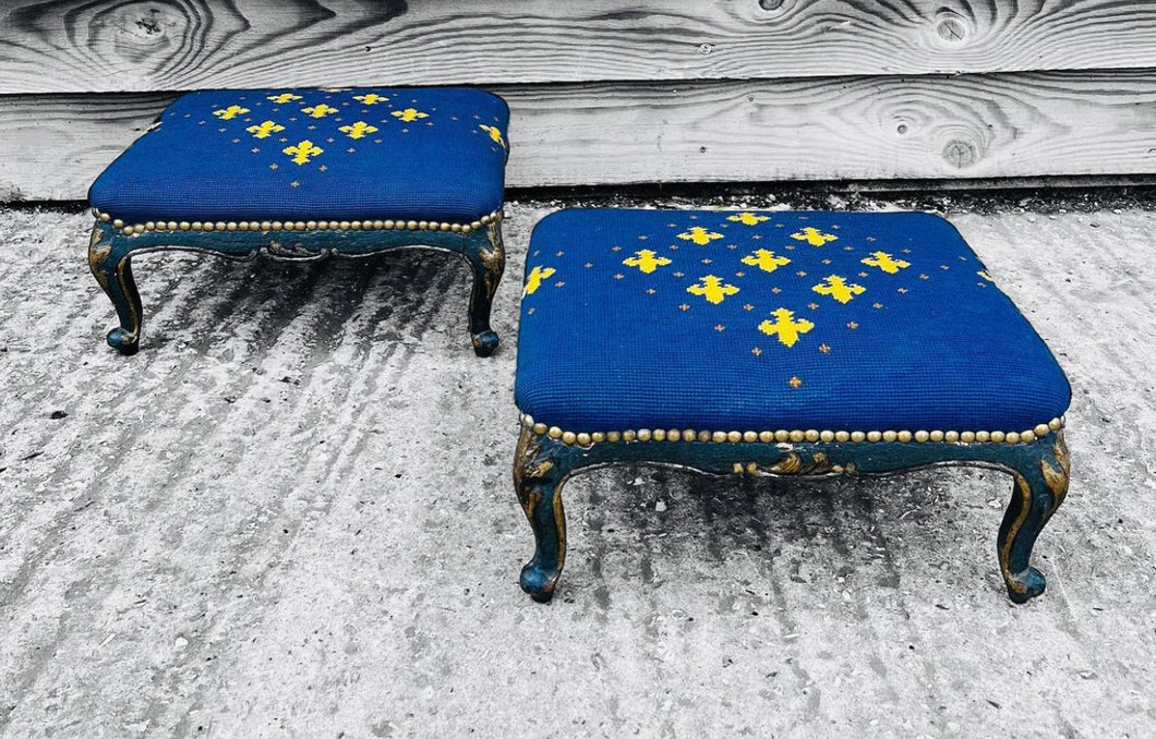 ANTIQUE 20TH CENTURY FRENCH PAIR OF UPHOLSTERED FOOTSTOOLS, C1920