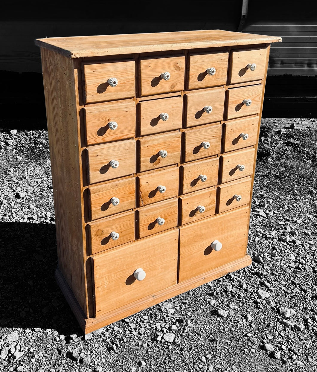 ANTIQUE 19TH CENTURY ENGLISH RUSTIC PINE BANK OF DRAWERS, C1900