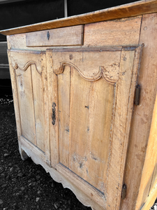 ANTIQUE 19TH CENTURY FRENCH RUSTIC OAK BUFFET CUPBOARD, C1880