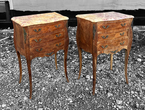 ANTIQUE 20th CENTURY FRENCH ORNATE PAIR OF MARBLE TOPPED BEDSIDE TABLES, c1920