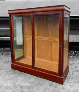 LARGE ANTIQUE 19th CENTURY ENGLISH MAHOGANY MUSEUM DISPLAY CABINET, c1900