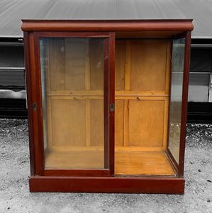 LARGE ANTIQUE 19th CENTURY ENGLISH MAHOGANY MUSEUM DISPLAY CABINET, c1900