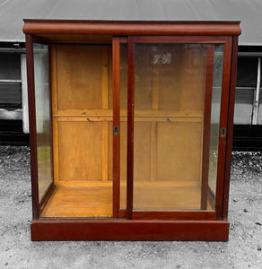 LARGE ANTIQUE 19th CENTURY ENGLISH MAHOGANY MUSEUM DISPLAY CABINET, c1900