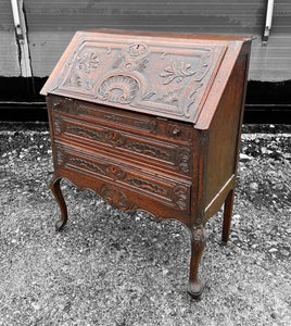 ANTIQUE 20th CENTURY FRENCH ORNATE OAK BUREAU, c1920