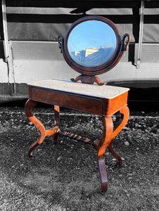 ANTIQUE 19th CENTURY FRENCH ORNATE FLAMED MAHOGANY & MARBLE TOPPED DRESSING TABLE, c1900